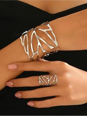 Elegant Silver Leaf Cutout Bracelet and Ring Set